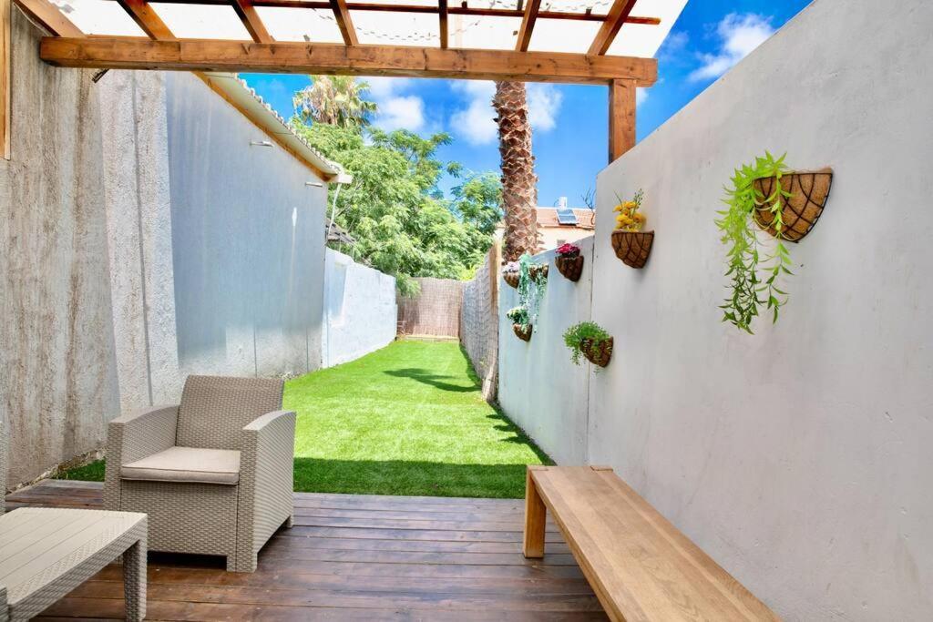 Homey Apartment Near The Beach Hadera Exterior foto