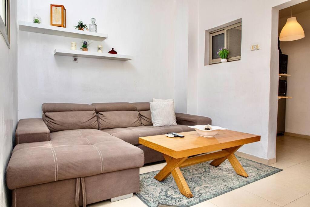 Homey Apartment Near The Beach Hadera Exterior foto