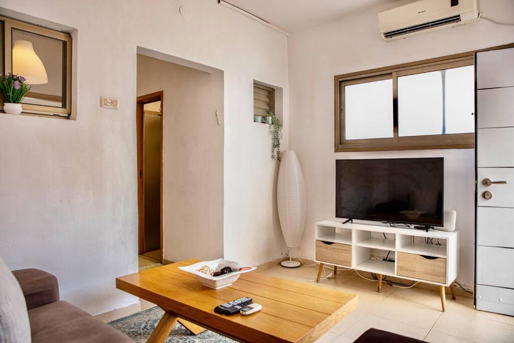 Homey Apartment Near The Beach Hadera Exterior foto